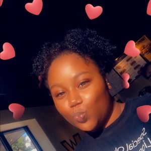 Meet your Posher, Nia